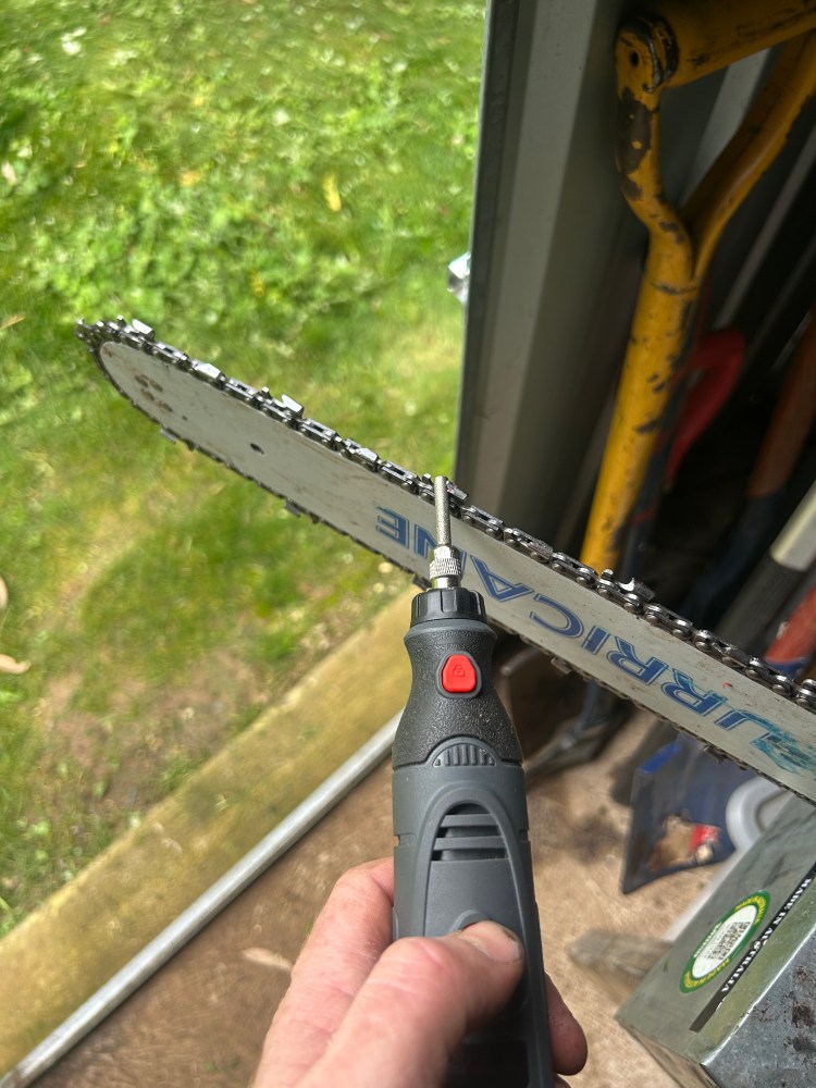 Sharpening Chainsaw 